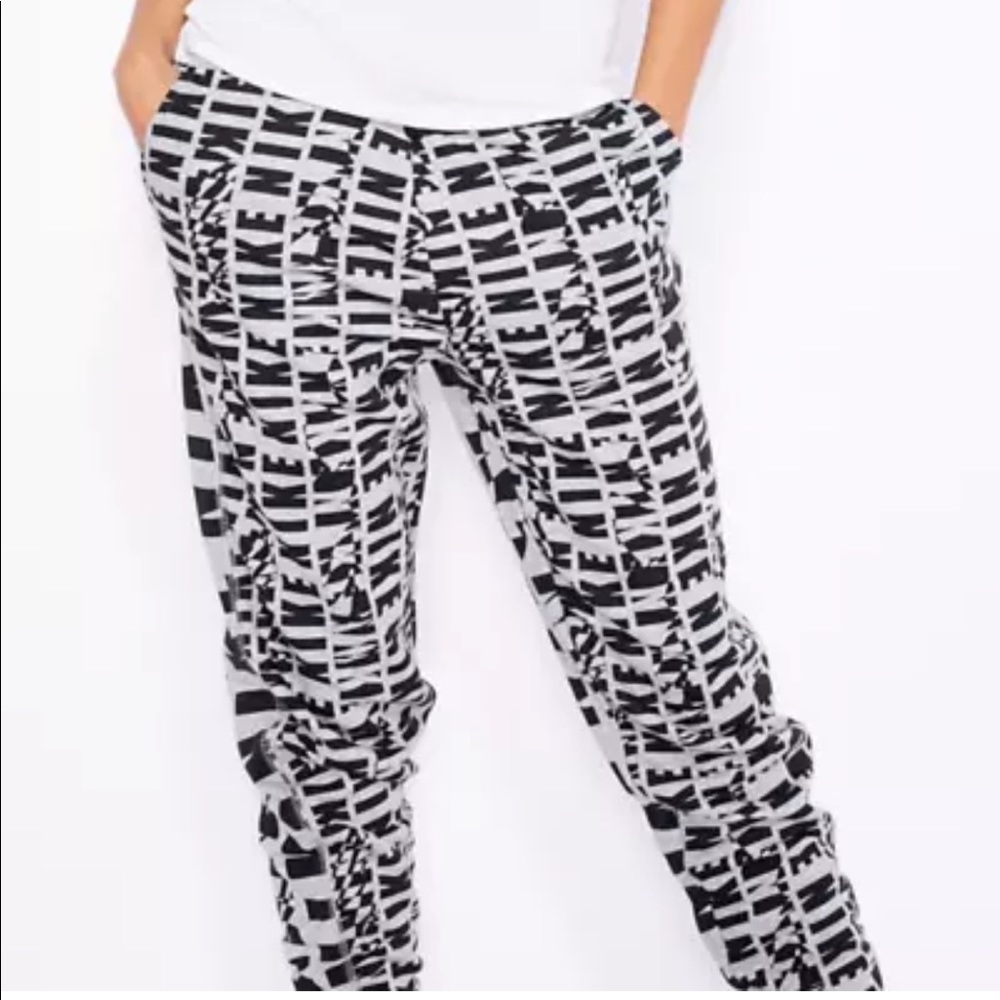 NIKE black white logo club jogger athleisure pants M - Picture 1 of 3